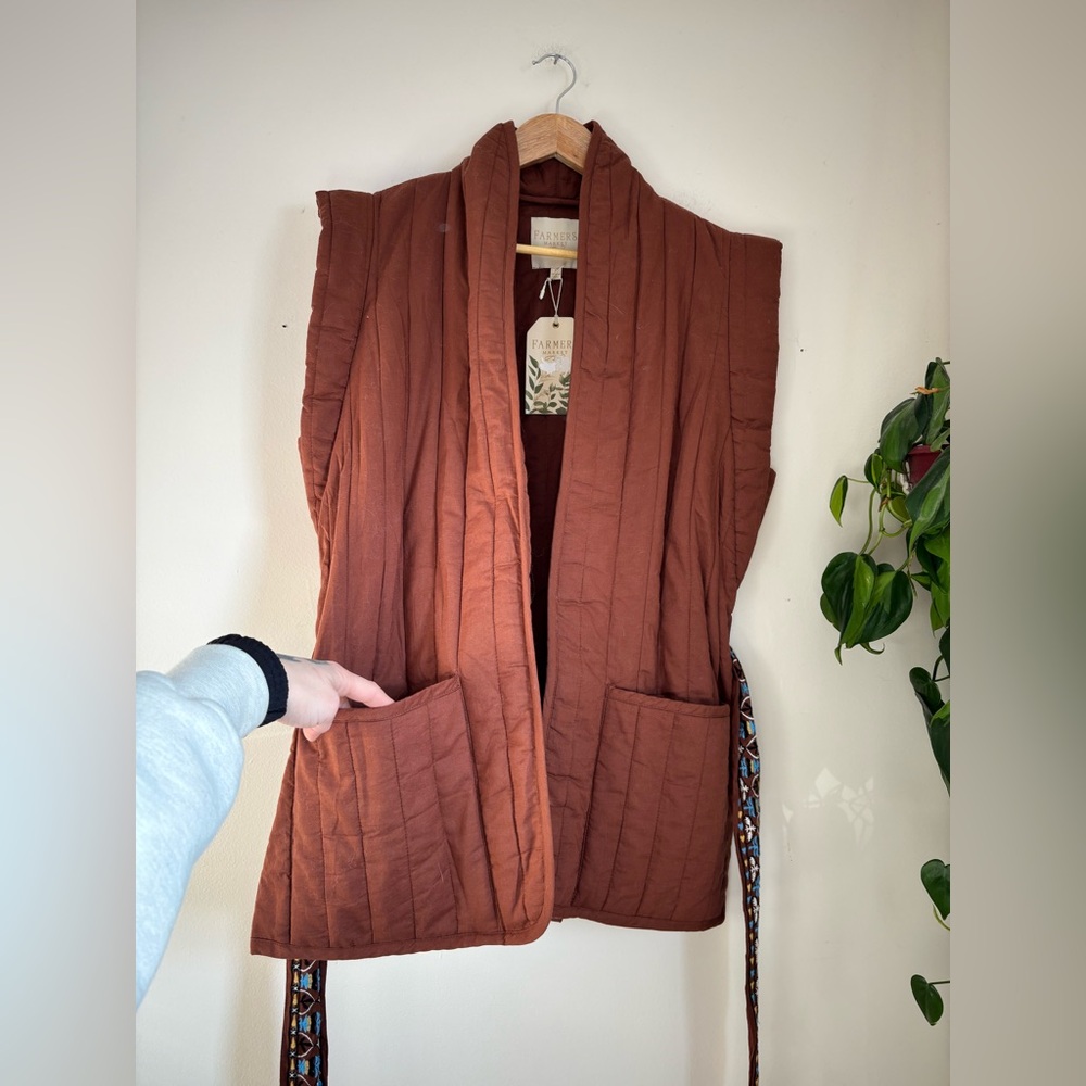 Farmers Market Quilted Vest in Mocha - Picture 6 of 8